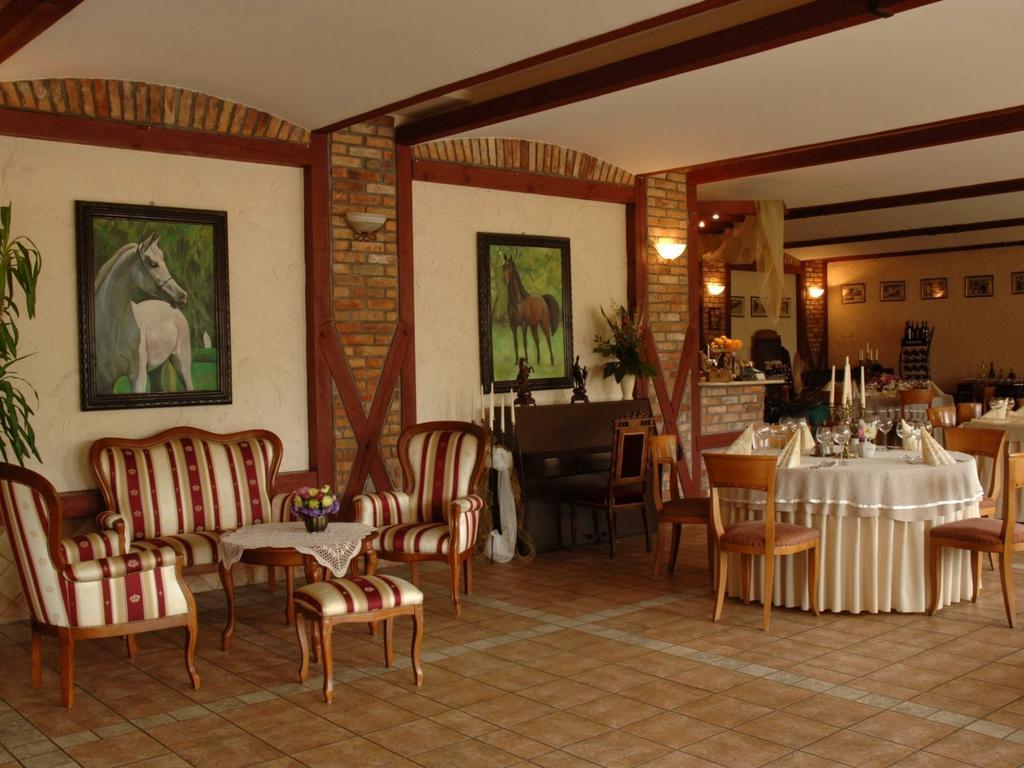 Hubertus Aparthotel & Restaurant & Horse Club Starogard Gdański 외부 사진
