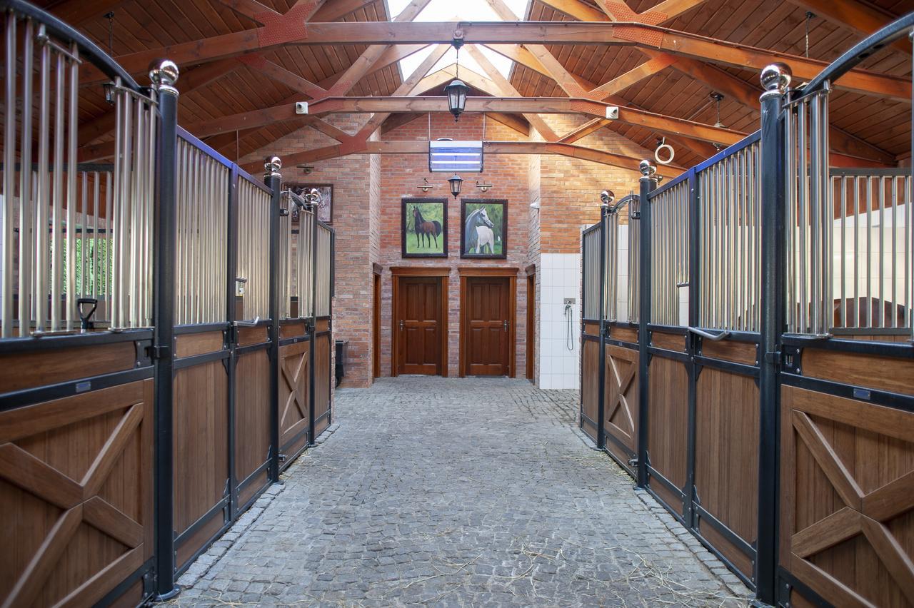 Hubertus Aparthotel & Restaurant & Horse Club Starogard Gdański 외부 사진